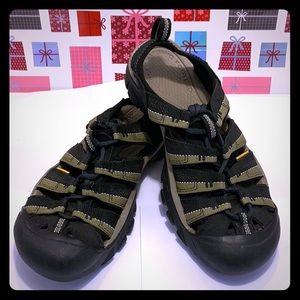 GentlyUsed KEEN Newport Mens Sandals. Size: 9